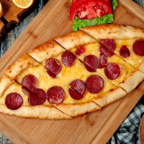 Sucuklu Kaşarlı Pide